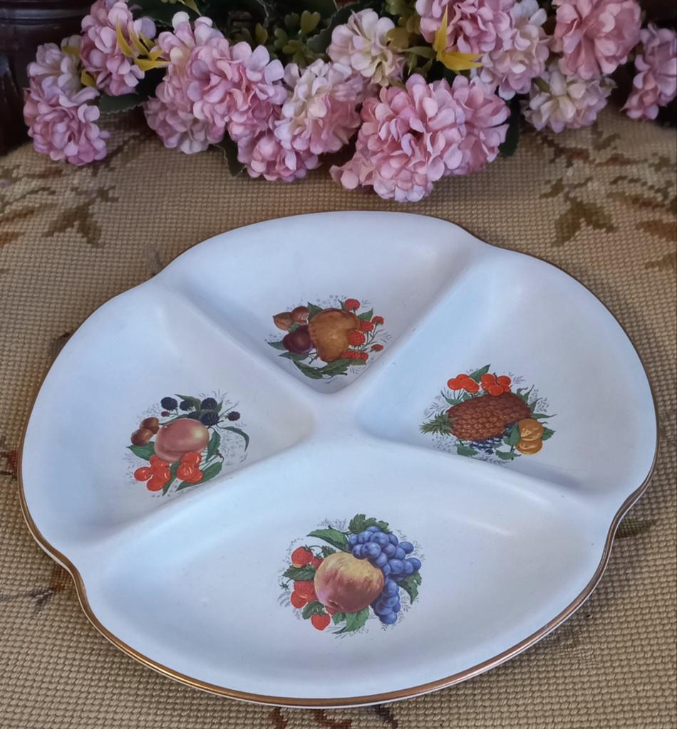 Mooie vintage vakjesschaal, fruitmotieven, Flora Gouda, 1261, Ophalen of Verzenden