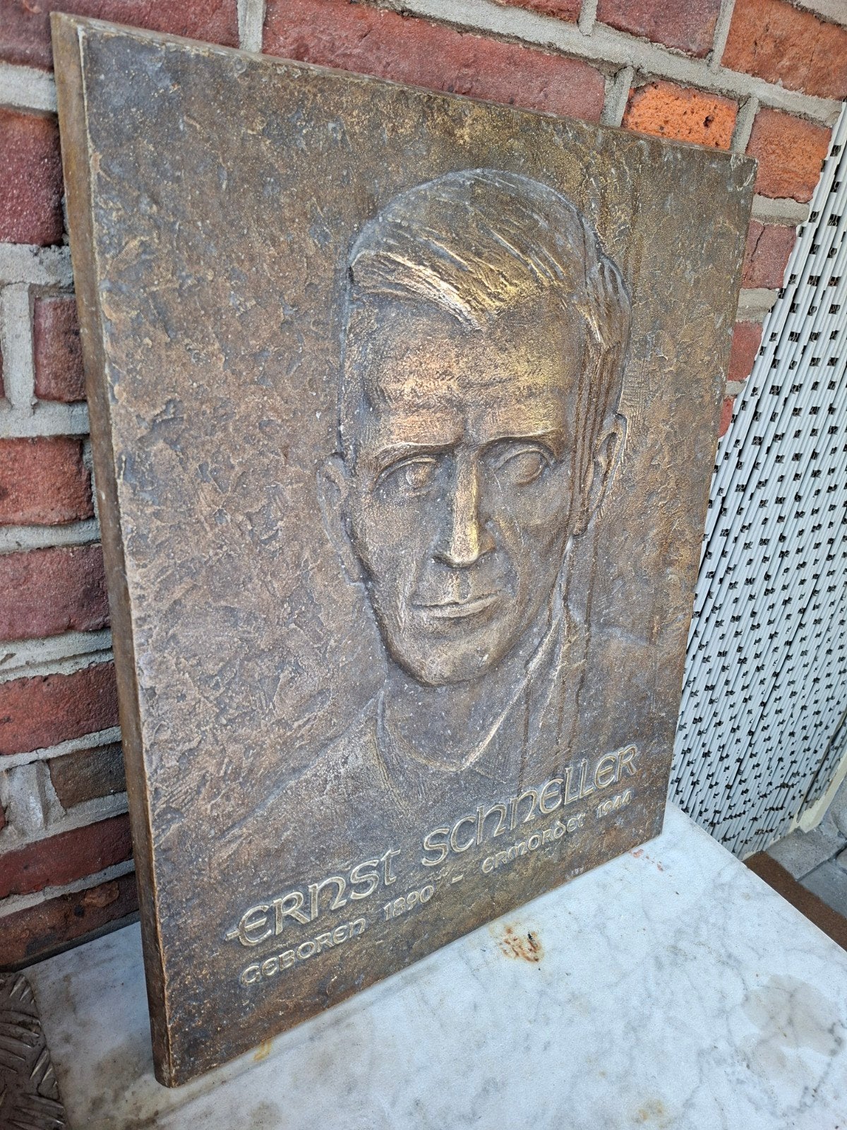 Buste Ernst Schneller - Sachsenhausen (Aluminium), Wanddecoratie, Europa, Overige stijlen, Man