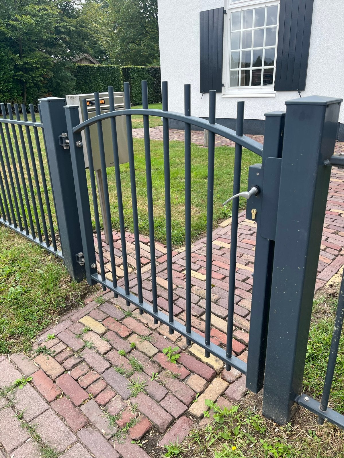 Gietijzeren hekwerk met poort – totale lengte circa 38,5m, Tuin en Terras, Ophalen, Met poort, Gebruikt, Sierhekwerk