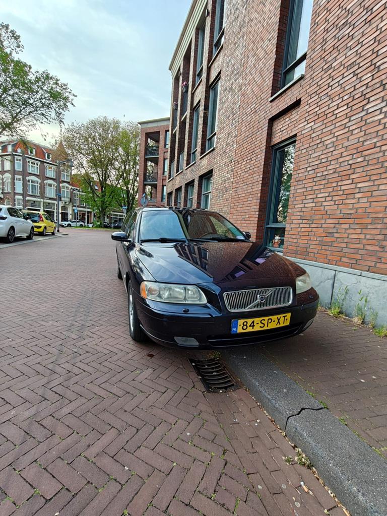 Volvo V70 2.4 LPG G3 Automaat APK 2027 Trekhaak, Auto's, 1800 kg, Zwart, Blauw, Stationwagon
