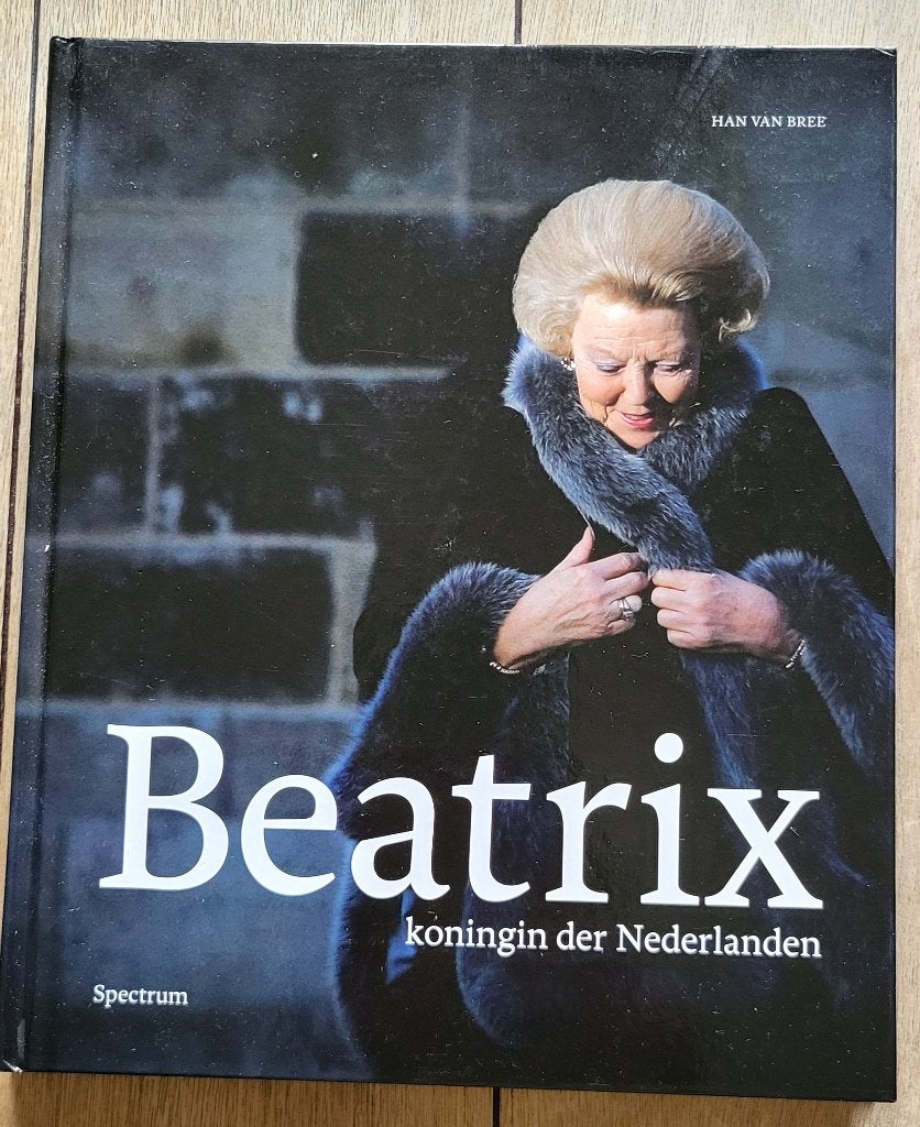 Beatrix Koningin der Nederlanden - Boek, Ophalen of Verzenden, Zo goed als nieuw, Nederland, Tijdschrift of Boek