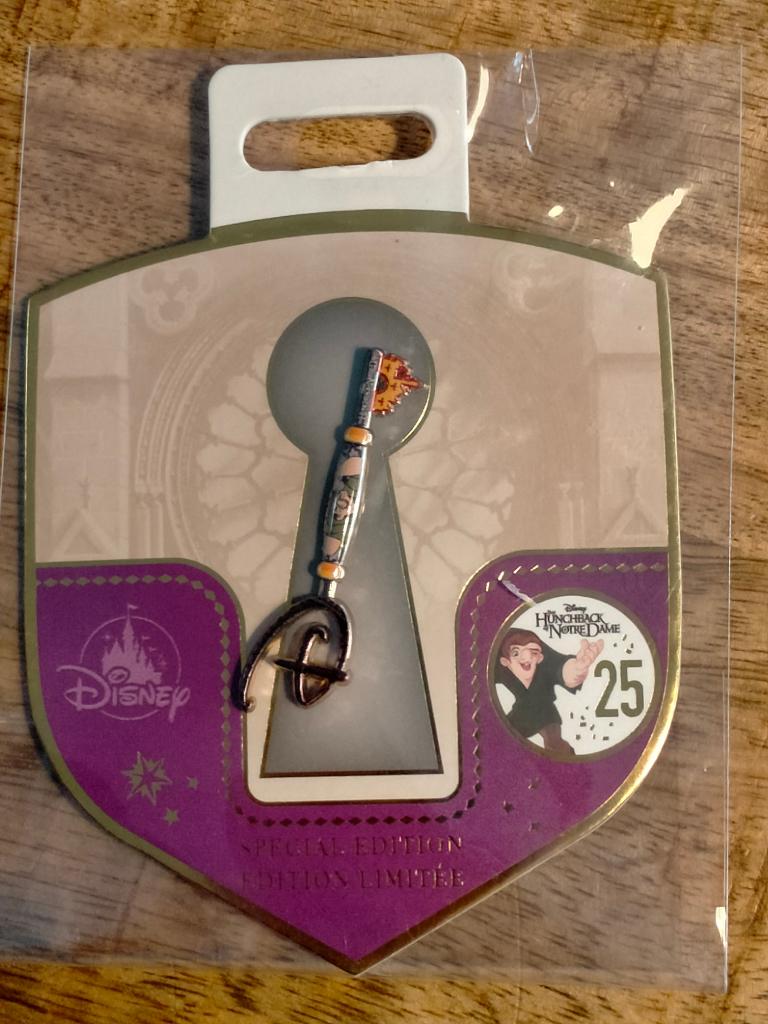 de Klokkenluider van de Notre Dam 25 jaar Disney trading pin, Ophalen of Verzenden, Zo goed als nieuw