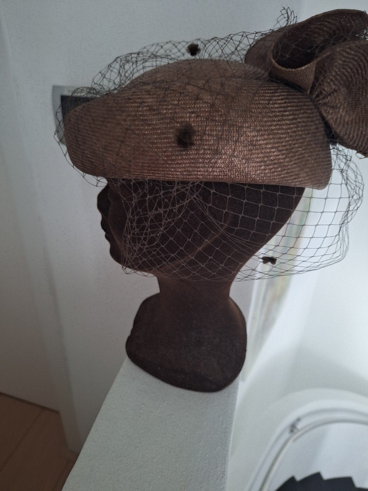 Hoedje met voile, Kleding | Dames, Hoeden en Petten, Ophalen of Verzenden, Nieuw, 55 cm (S, 6⅞ inch) of minder, Hoed