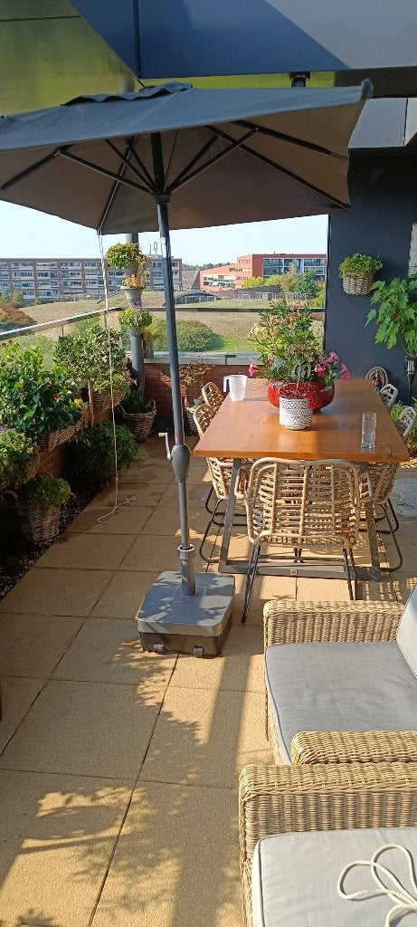 (balkon)parasol, Ophalen, Kantelbaar, Zo goed als nieuw, 1 tot 2 meter