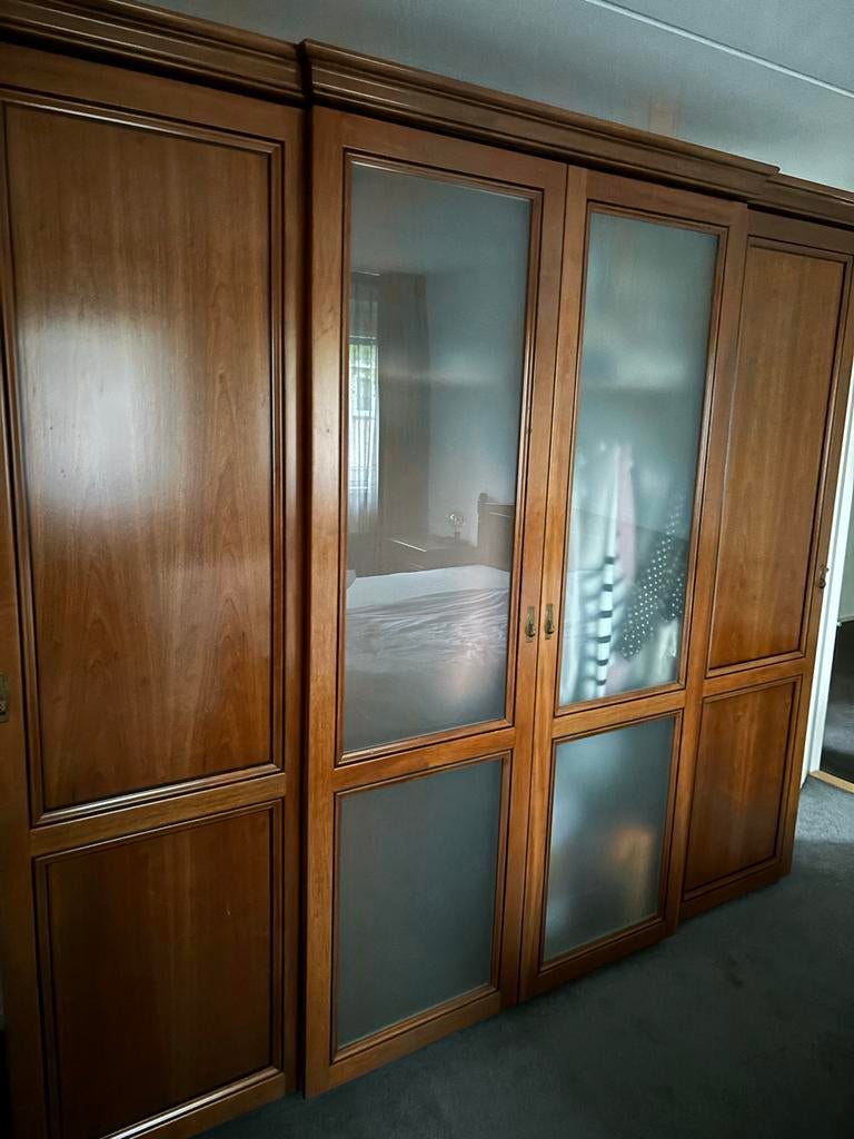 Kersenhouten Linnenkast met Melkglas - 4 Deuren, Ophalen, Gebruikt, 200 cm of meer, Kersenhout