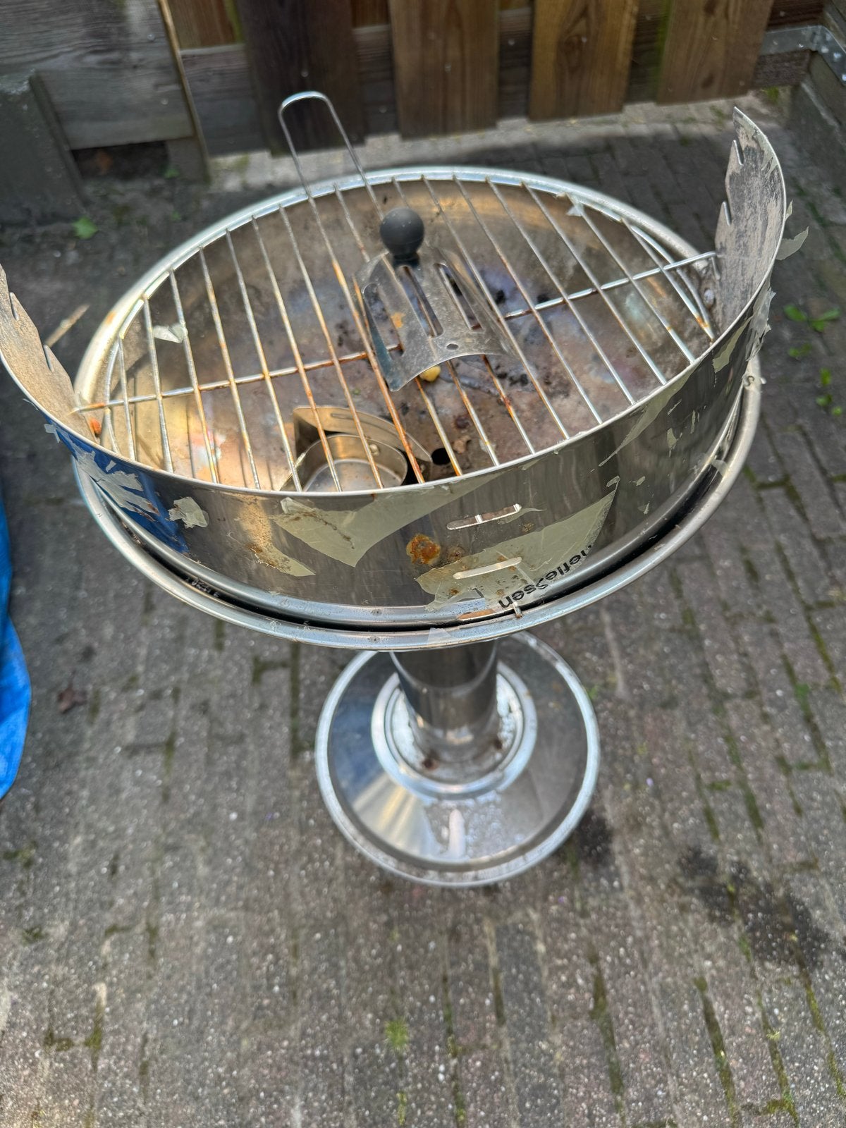 Gebruikte barbecue op standaard, Tuin en Terras, Ophalen, Gebruikt