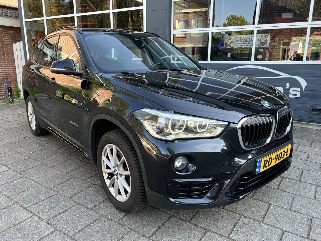 BMW X1 sDrive18d Executive Airco Trekhaak (bj 2017), Auto's, Stof, Euro 6, 4 cilinders, 150 pk