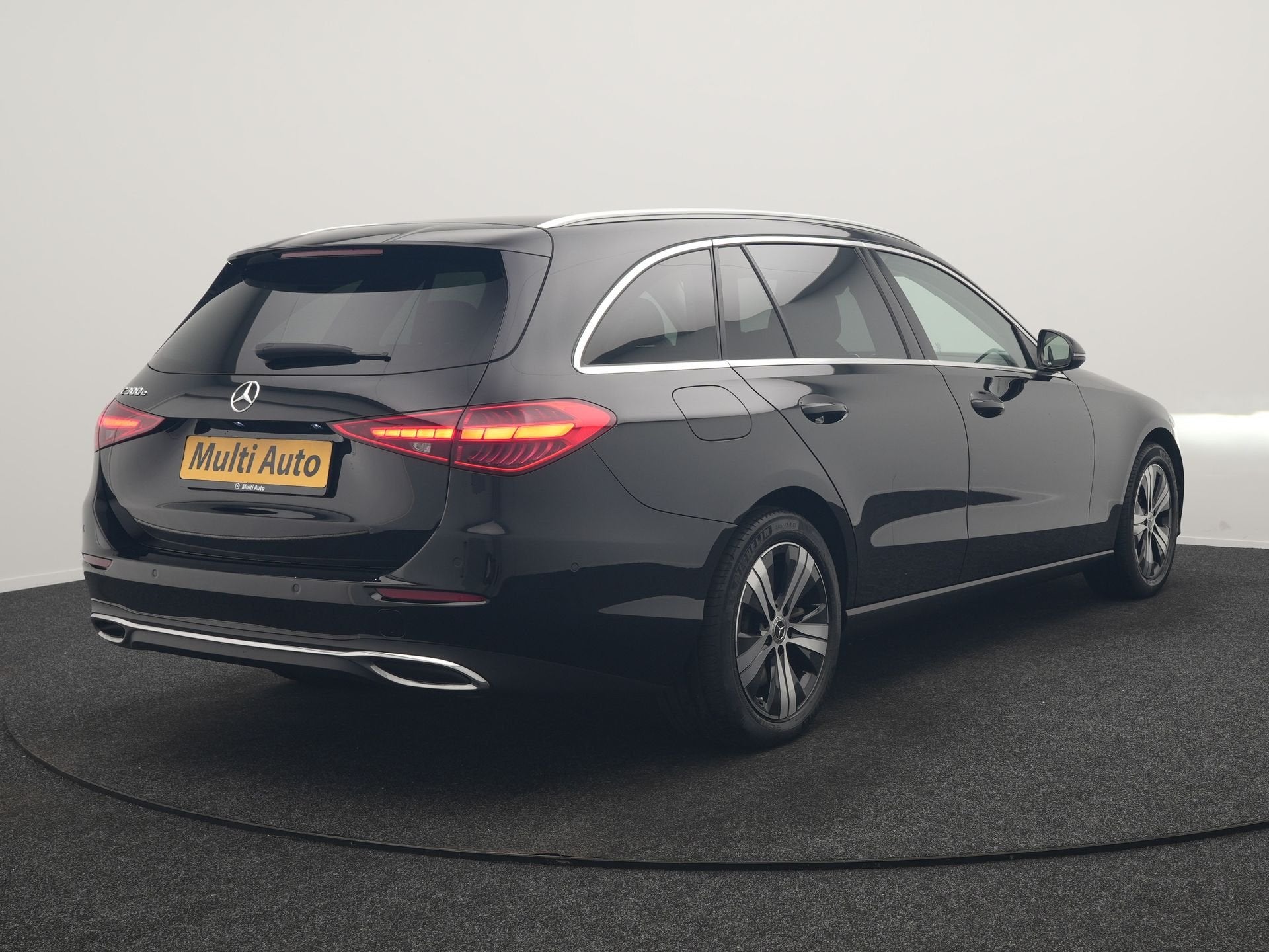 Mercedes-Benz C-Klasse Estate 300 e Avantgarde PHEV 313pk De, Auto's, Automaat, Dealer onderhouden, Zwart, 4 cilinders