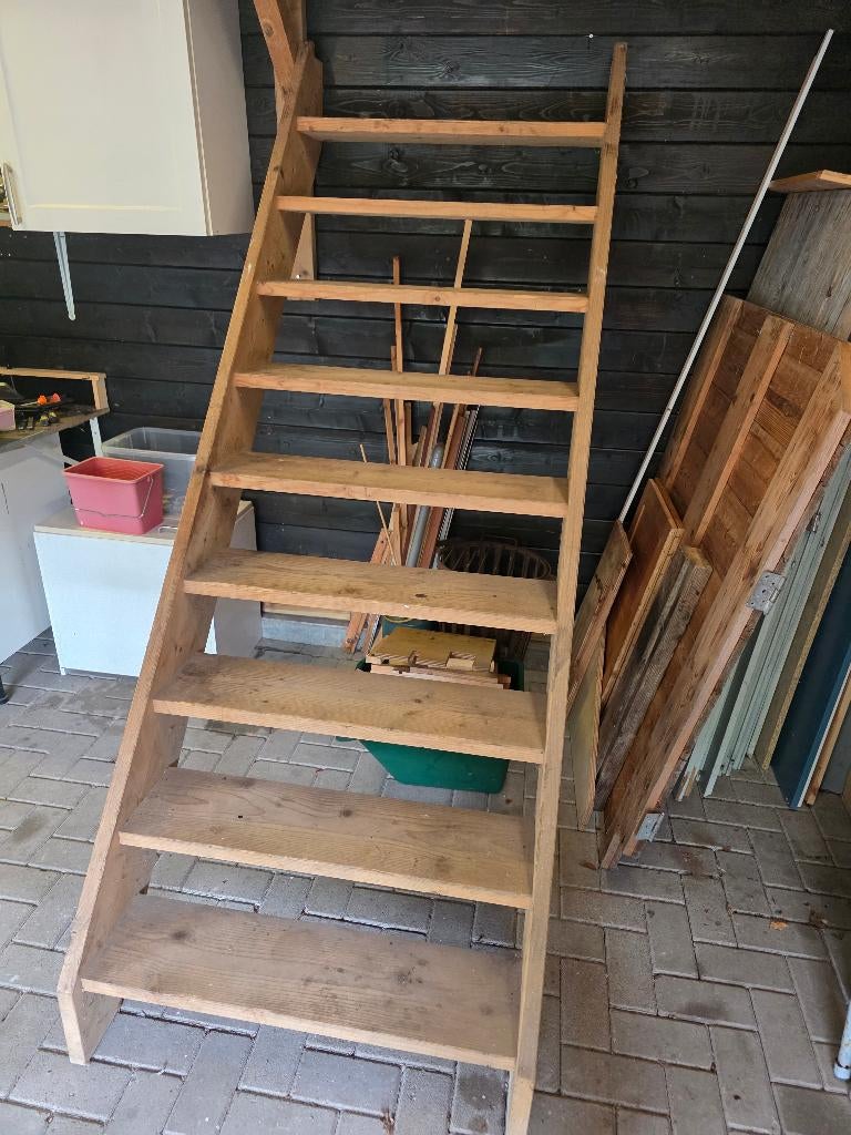 Stevige houten trap, Doe-het-zelf en Verbouw, Ladders en Trappen, Ophalen, Gebruikt, Trap, 2 tot 4 meter