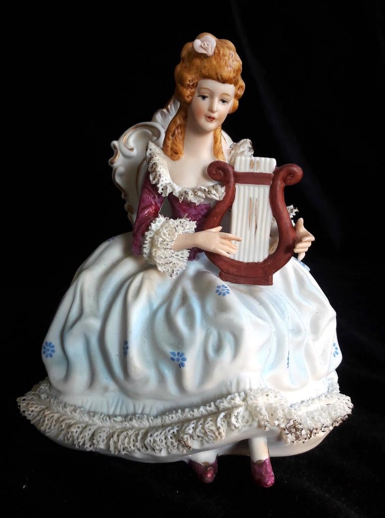 Beeldje dame met de harp, Ophalen of Verzenden, Zo goed als nieuw, Mens