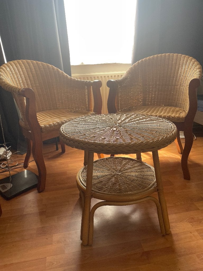 2 Rieten stoelen met tafeltje, Ophalen, Gebruikt, Twee, Bruin