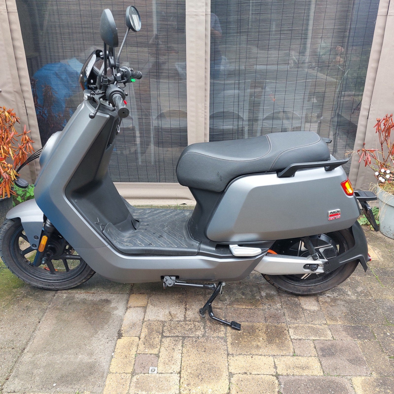 NIU NQI GTS Sport 45km scooter 2025 Matt grijs + accessoires, Ophalen, Zo goed als nieuw, Elektrisch