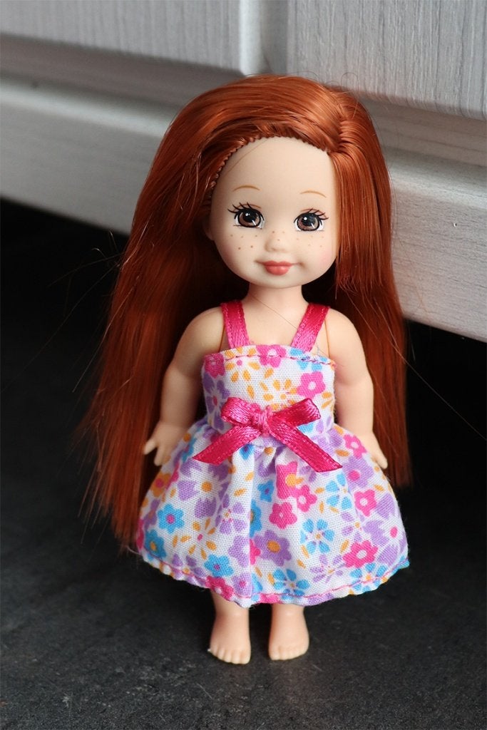 Barbie kleding nieuw - Jurkje Shelly Kelly - paars roze wit, Ophalen of Verzenden, Nieuw, Barbie