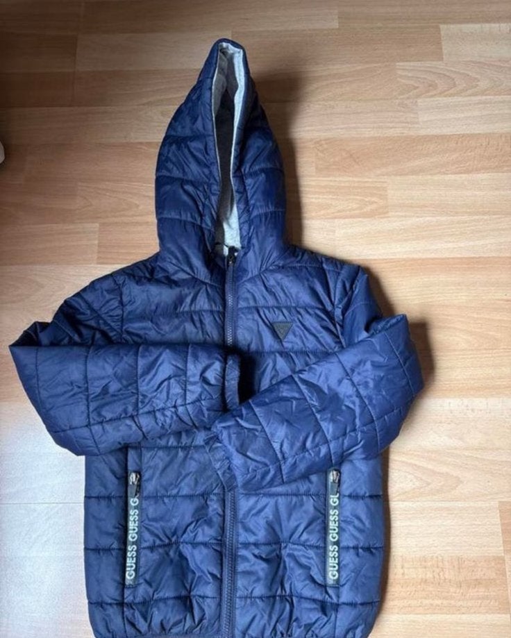 Originele Guess gewatteerde pufferjas mt 128 ZGAN, Ophalen of Verzenden, Zo goed als nieuw, Jongen, Jas