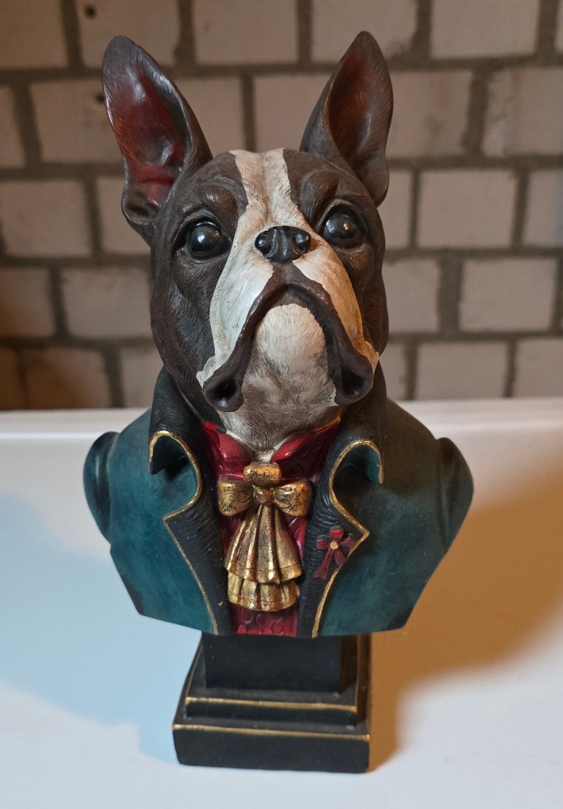 Borstbeeld Franse Bulldog in Kostuum - Unieke Decoratie, Ophalen of Verzenden, Zo goed als nieuw, Dier