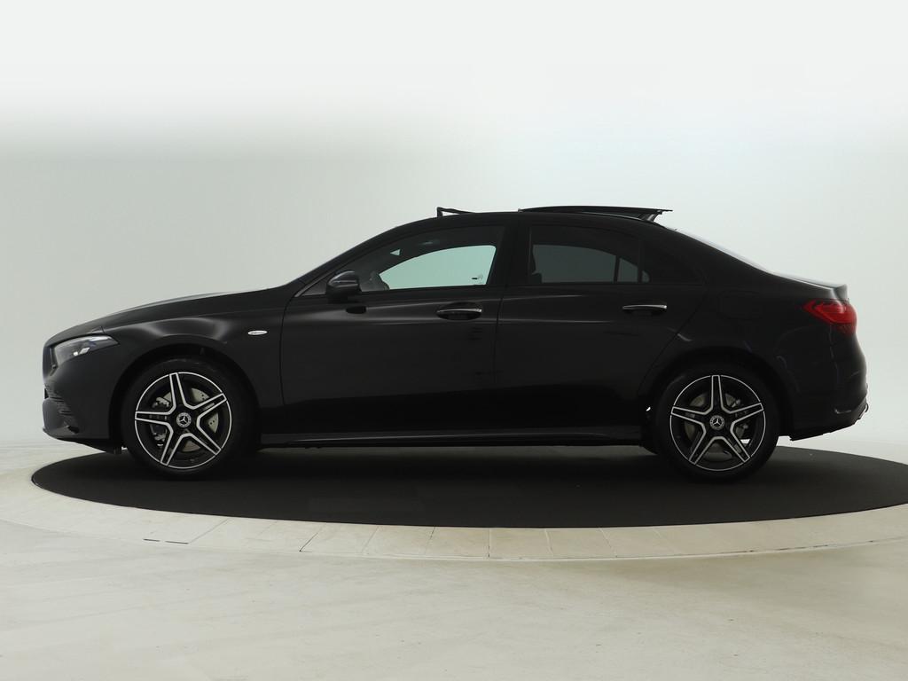 Mercedes-Benz A-Klasse 250 e Business Solution AMG | Trekhaa, Auto's, 12 maanden, 4 cilinders, Zwart, Hybride Elektrisch/Benzine