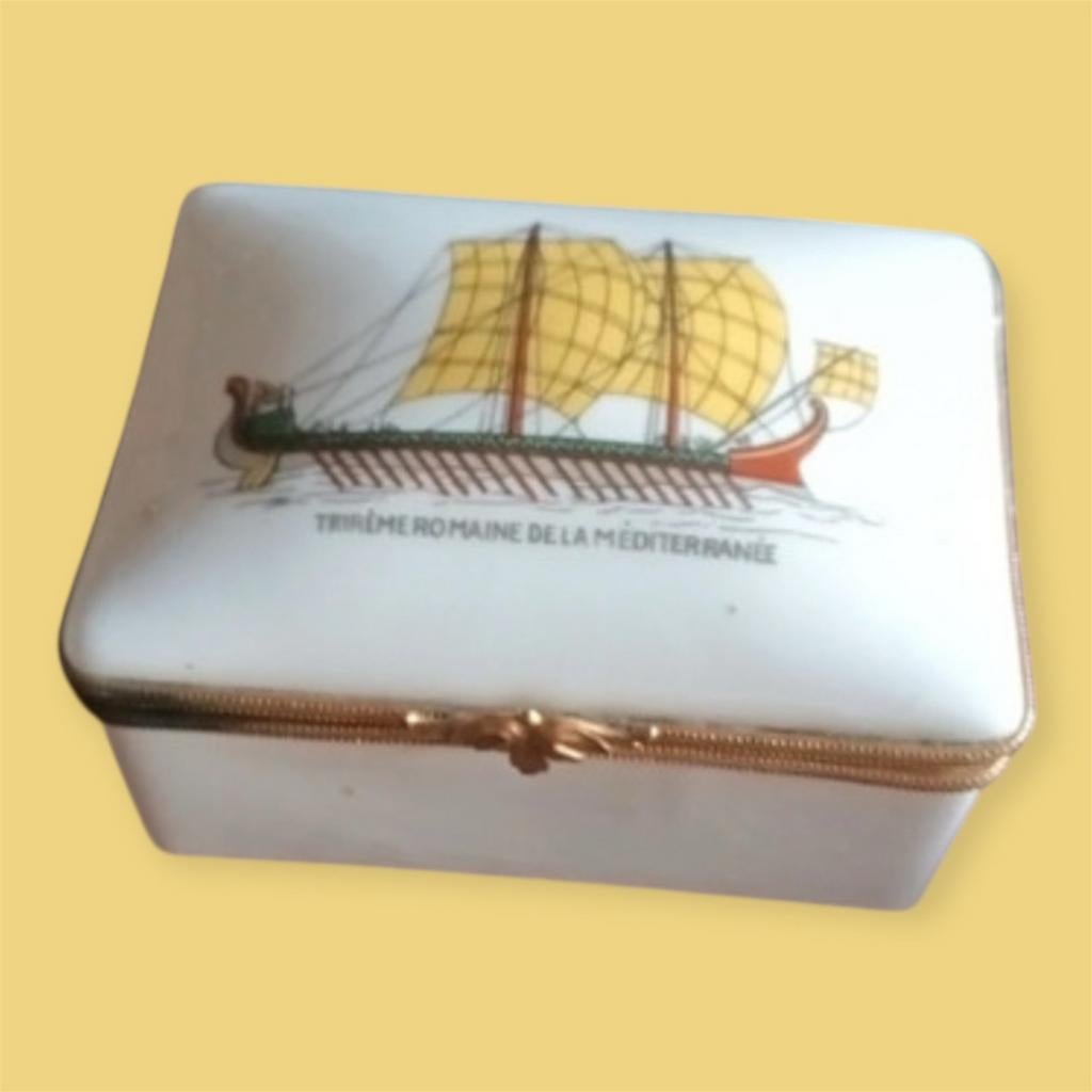 Porcelaine de Paris grote snuisterijen nautisch pillendoos, Antiek en Kunst, Verzenden