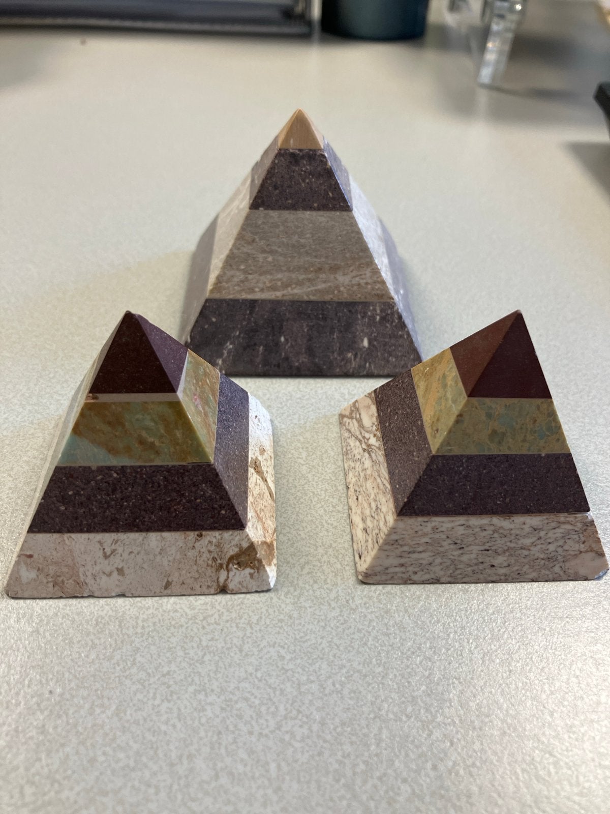 Decoratieve Piramides van Gelaagd Natuursteen (3 stuks), Gebruikt, Meerkleurig, Overige stijlen, Ophalen of Verzenden