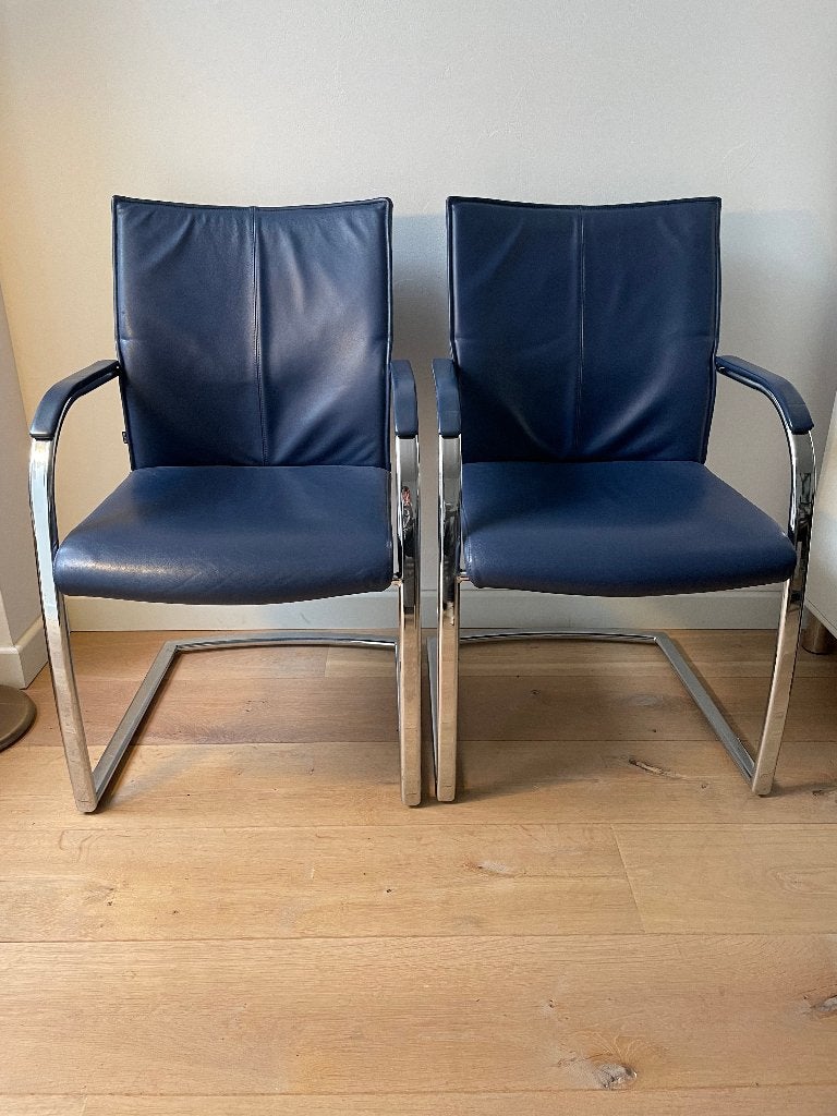 2 leren stoelen; blauw; leer; chroom slede, Ophalen, Gebruikt, Twee, Blauw