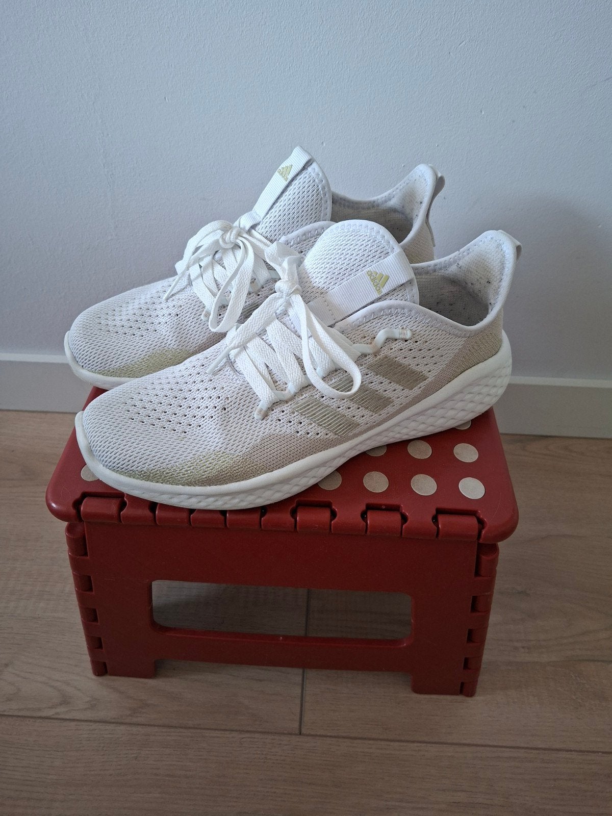 Adidas Bounce sneakers - Zo goed als nieuw, Ophalen of Verzenden, Zo goed als nieuw, Wit, Sneakers of Gympen
