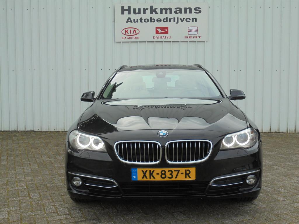BMW 5-Serie 2.0 520i AUT 184 PK PANODAK TREKHAAK ENZ, Auto's, Automaat, 15 km/l, 4 cilinders, 2000 kg