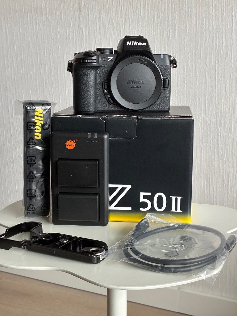 Te koop: Nikon Z50ii met accesoires, Ophalen, Bluetooth, Lensdop, Zo goed als nieuw