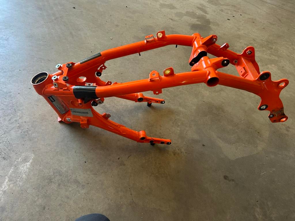 KTM Duke 890 R frame 2021 - 100% recht, Ophalen of Verzenden, Gebruikt