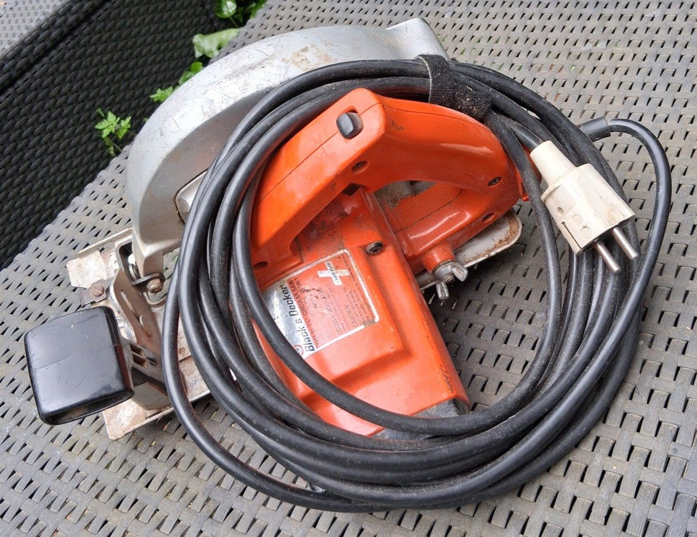 Black & Decker Cirkelzaag, Doe-het-zelf en Verbouw, Gebruikt, Cirkelzaag, 600 tot 1200 watt, Ophalen of Verzenden
