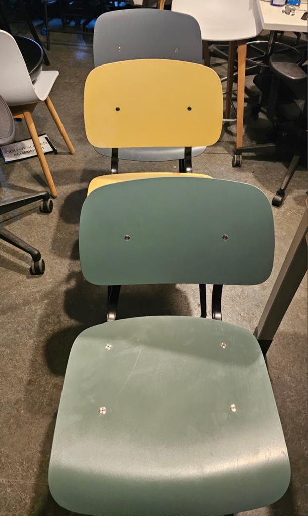 Design hay stoelen €75,=perstuk, Huis en Inrichting, Stoelen, Ophalen of Verzenden, Twee