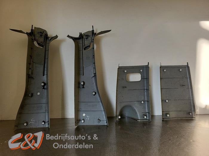 Stijlbekleding midden-links van een Opel Vivaro, Auto-onderdelen, Gebruikt, -, -, Opel