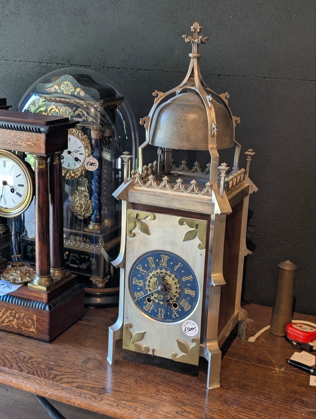 antieke neogotische klok 63 cm hoog. €500., Antiek en Kunst, Ophalen