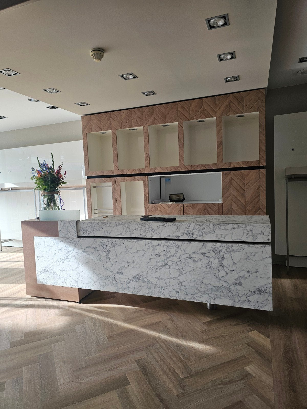 Complete interieur kledingwinkel: rekken, toonbank, kasten, Ophalen