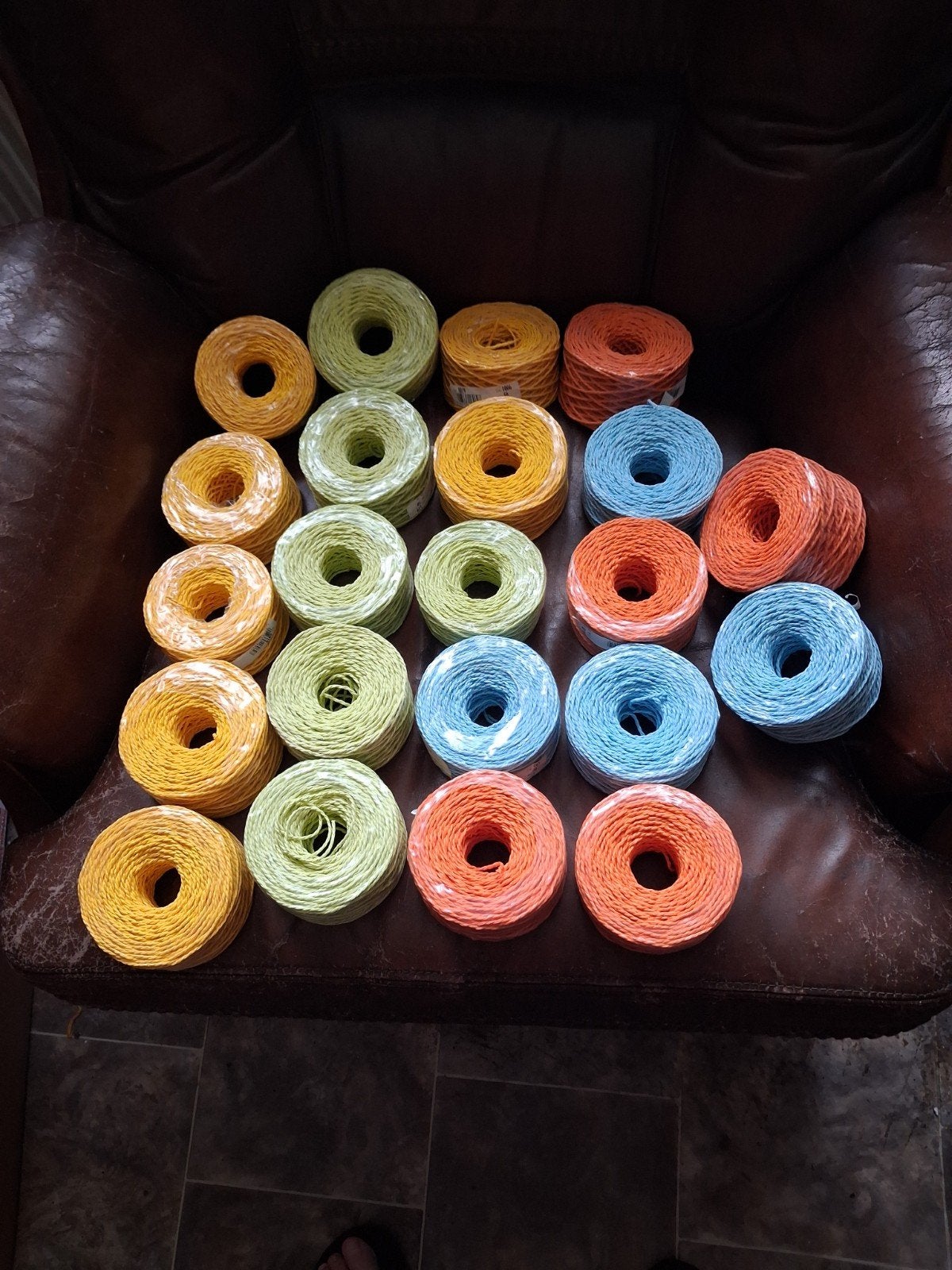 Te koop 22 bollen gekleurd touw . De dikte is 2mm., Ophalen of Verzenden, Nieuw