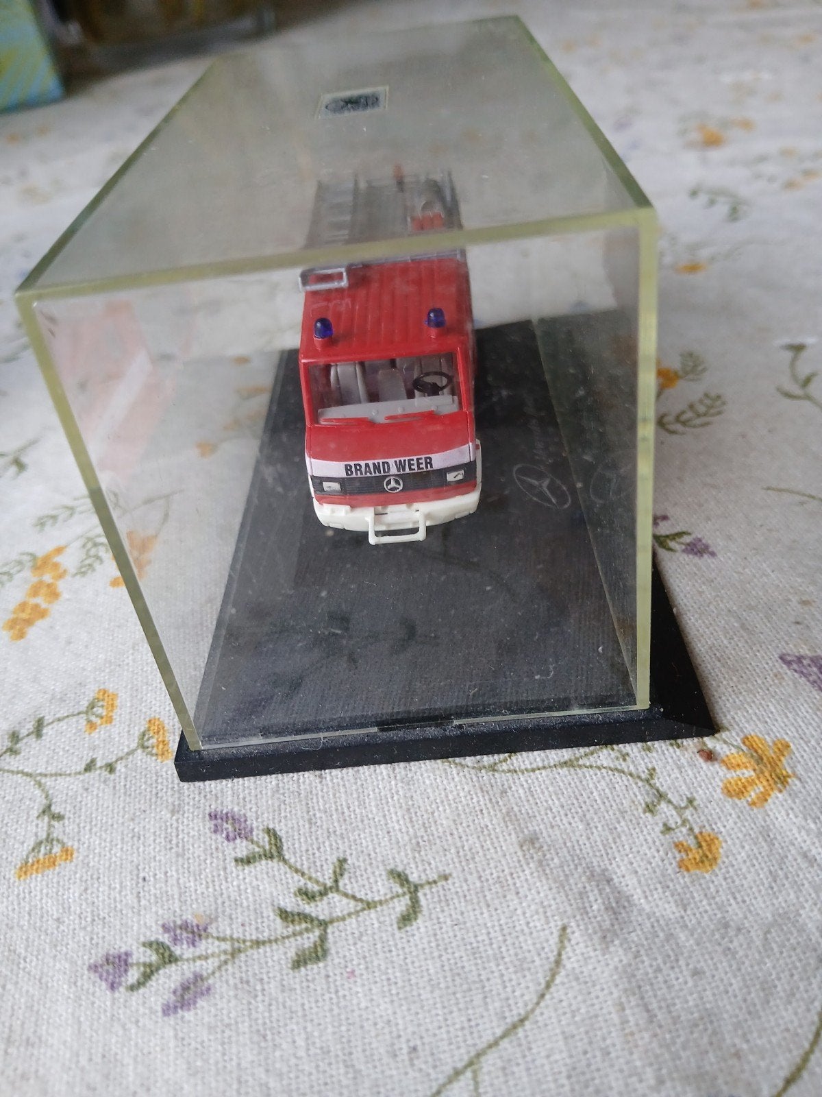 Mercedes brandweerwagen.  Herpa, Hobby en Vrije tijd, Modelauto's | 1:87, Ophalen of Verzenden, Gebruikt, Bus of Vrachtwagen, Herpa