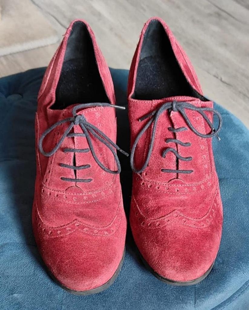leuke rode pumps maat 41 van freeflex, Kleding | Dames, Schoenen, Ophalen of Verzenden, Zo goed als nieuw, Rood