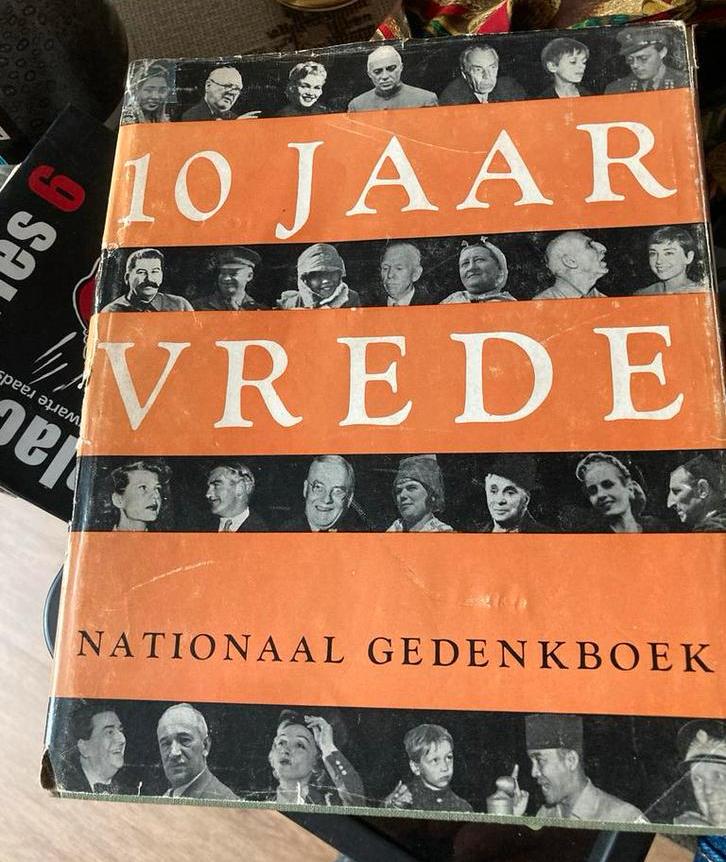 10 Jaar Vrede - Nationaal Gedenkboek, Ophalen of Verzenden, 20e eeuw of later, Gelezen
