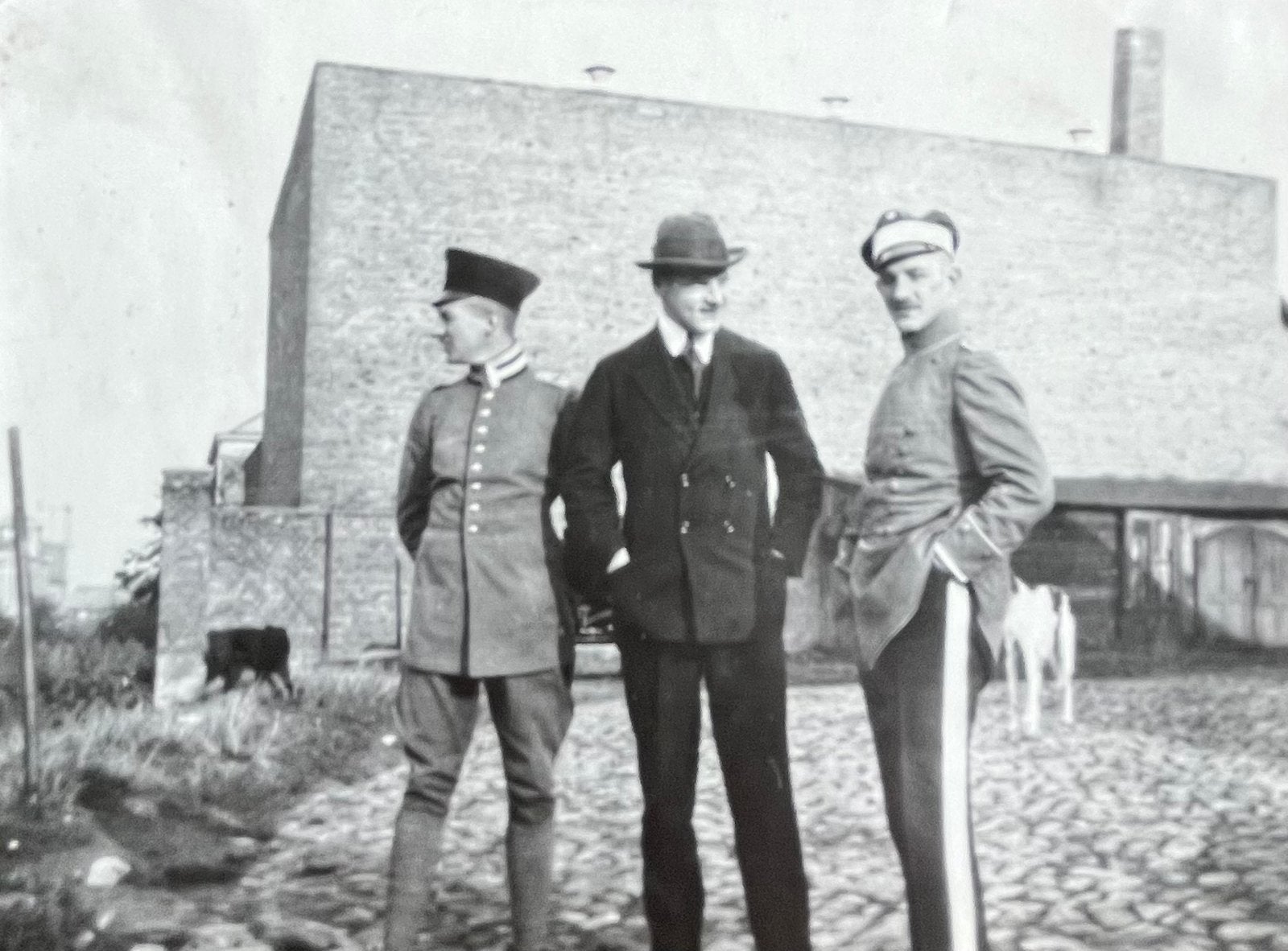 WO1 DUITS Zw/W foto 2 officieren met burger, Verzenden, Landmacht, Duitsland, Foto of Poster