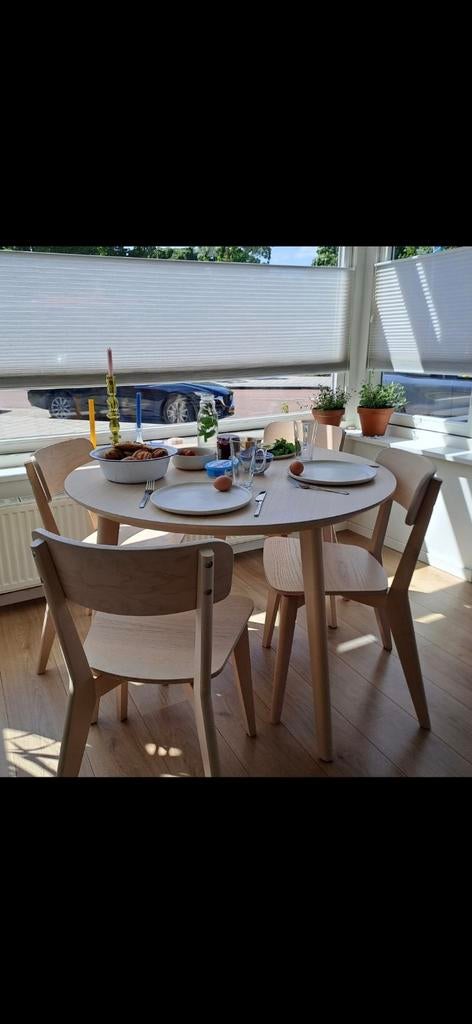 IKEA LISABO eettafel met 4 stoelen - Goede staat, Rond, Ophalen of Verzenden, Zo goed als nieuw, Vier personen