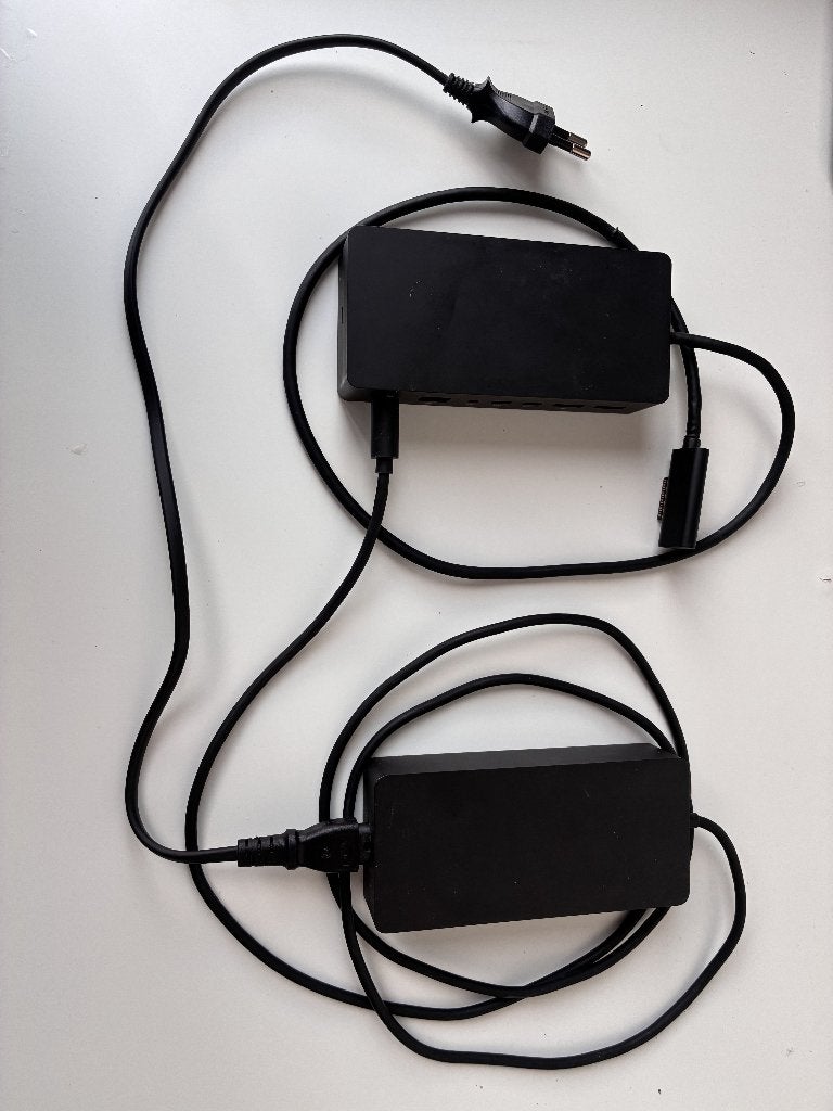 Microsoft Surface Dock + oplader | compleet en werkt perfect, Computers en Software, Ophalen of Verzenden, Zo goed als nieuw, Microsoft