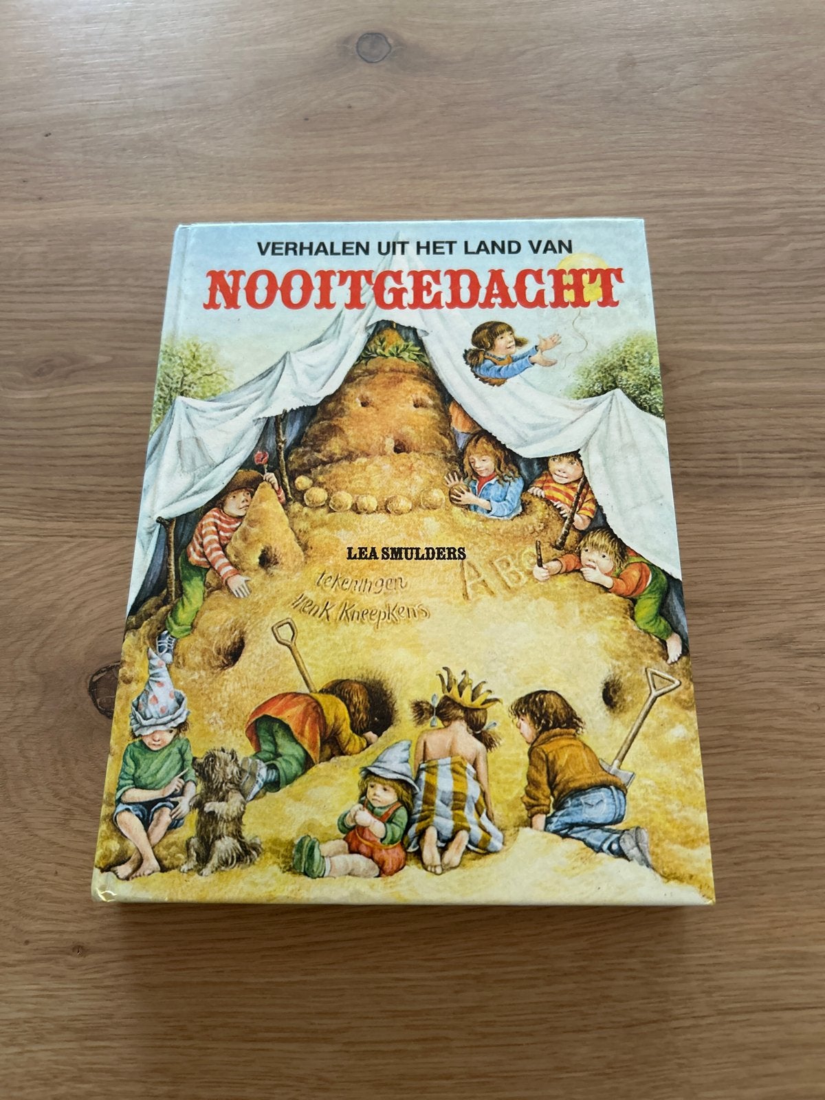 Verhalen uit het Land van Nooitgedacht - Vintage Boek, Boeken, Ophalen of Verzenden, Gelezen, Sprookjes