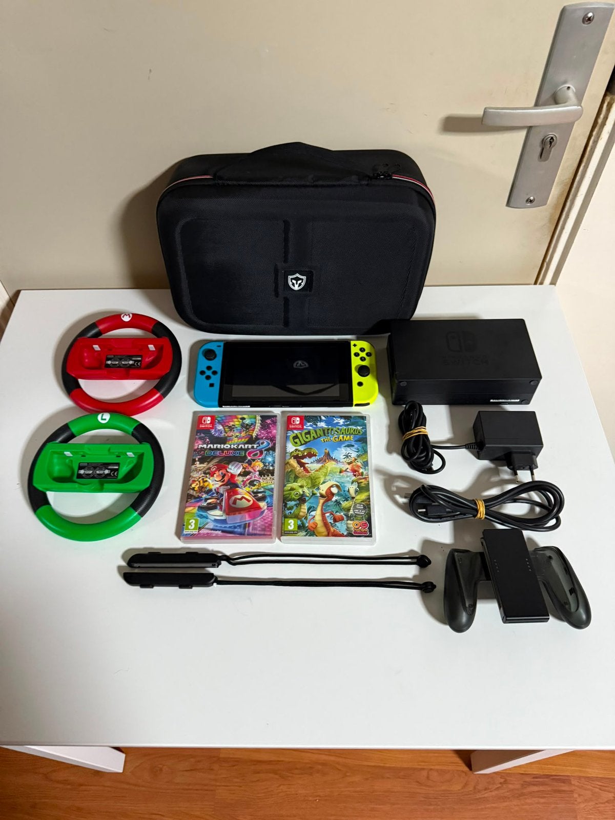 Nintendo Switch V2 + Mario Kart 8 Deluxe & Accessoires, Spelcomputers en Games, Racen en Vliegen, Ophalen of Verzenden, Zo goed als nieuw