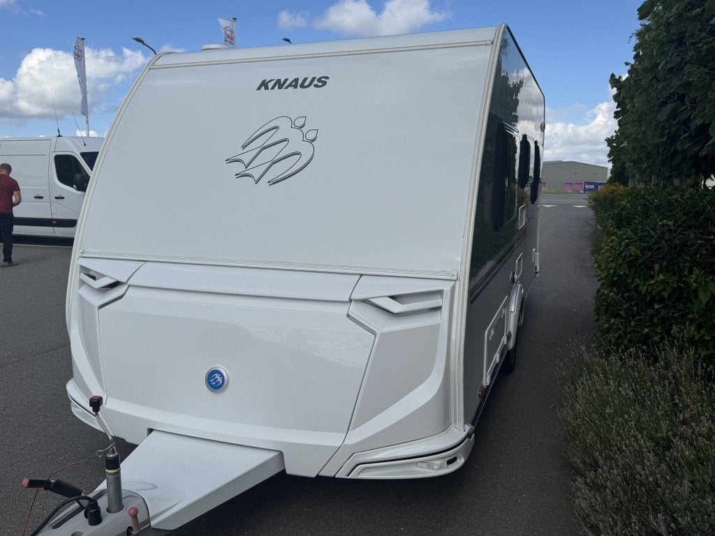 Knaus Sport 450 FU Frans bed,1500 kg as, GFK dak,nieuwstaat, Caravans en Kamperen, Caravans, Bedrijf, Overige typen, 4 tot 5 meter