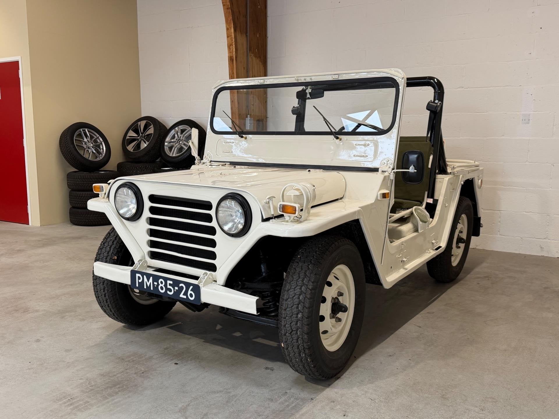 Ford MUTT 151A1 - Gerestaureerd - Restored -, Lederen bekleding, Gebruikt, 4 cilinders, 4 stoelen