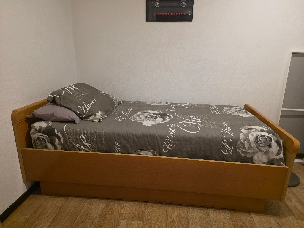 Seniorenbed met kast, matras en lattenbodem, Ophalen, Gebruikt, Eenpersoons, 90 cm
