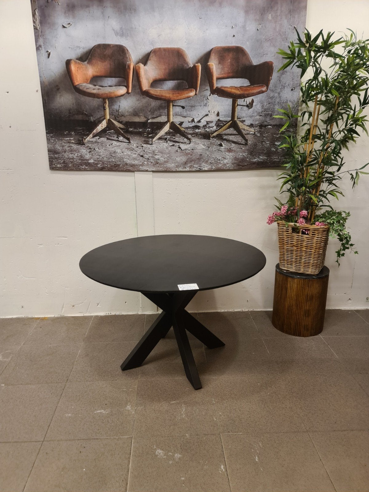 Nieuwe eettafel rond 120cm zwart acaciahout spinpoot €245, Ophalen, Hout, Zwart, .