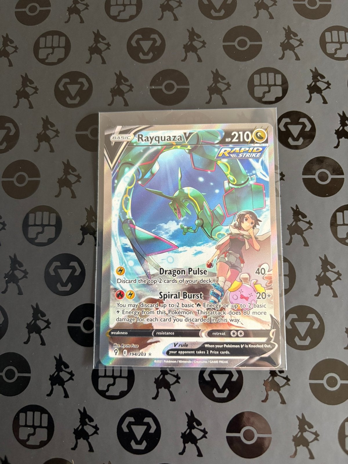 Rayquaza V 194 - Evolving skies Pokemon kaart, Ophalen, Zo goed als nieuw