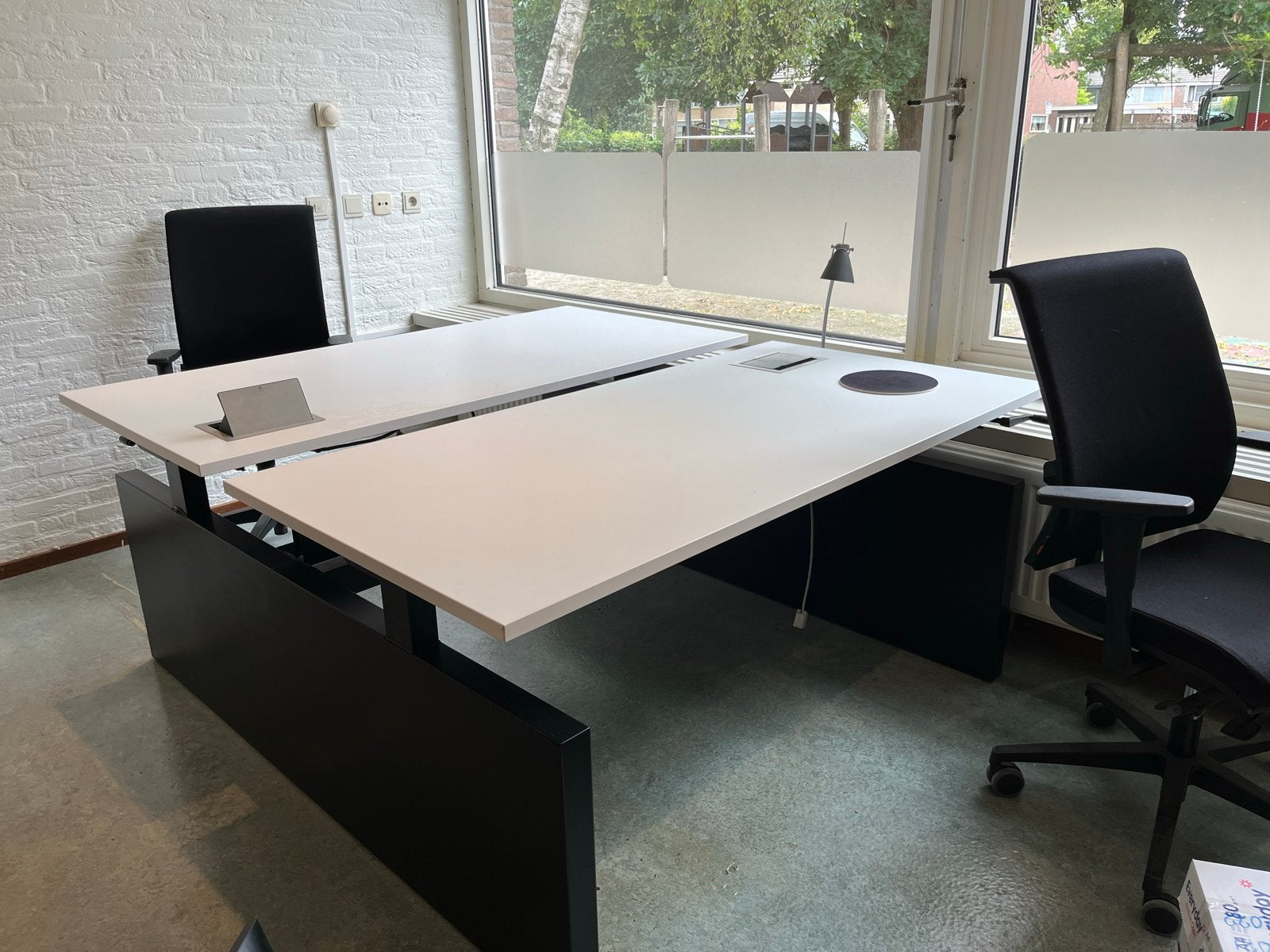 Dubbel bureau met stopcontacten - Nette staat, Ophalen, Stopcontact, Gebruikt, Duo-bureau
