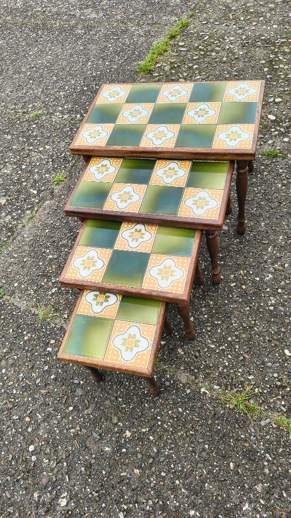 Nest tafeltjes keramieken tegels set 4 stuks, Antiek en Kunst, Antiek | Meubels | Tafels, Ophalen