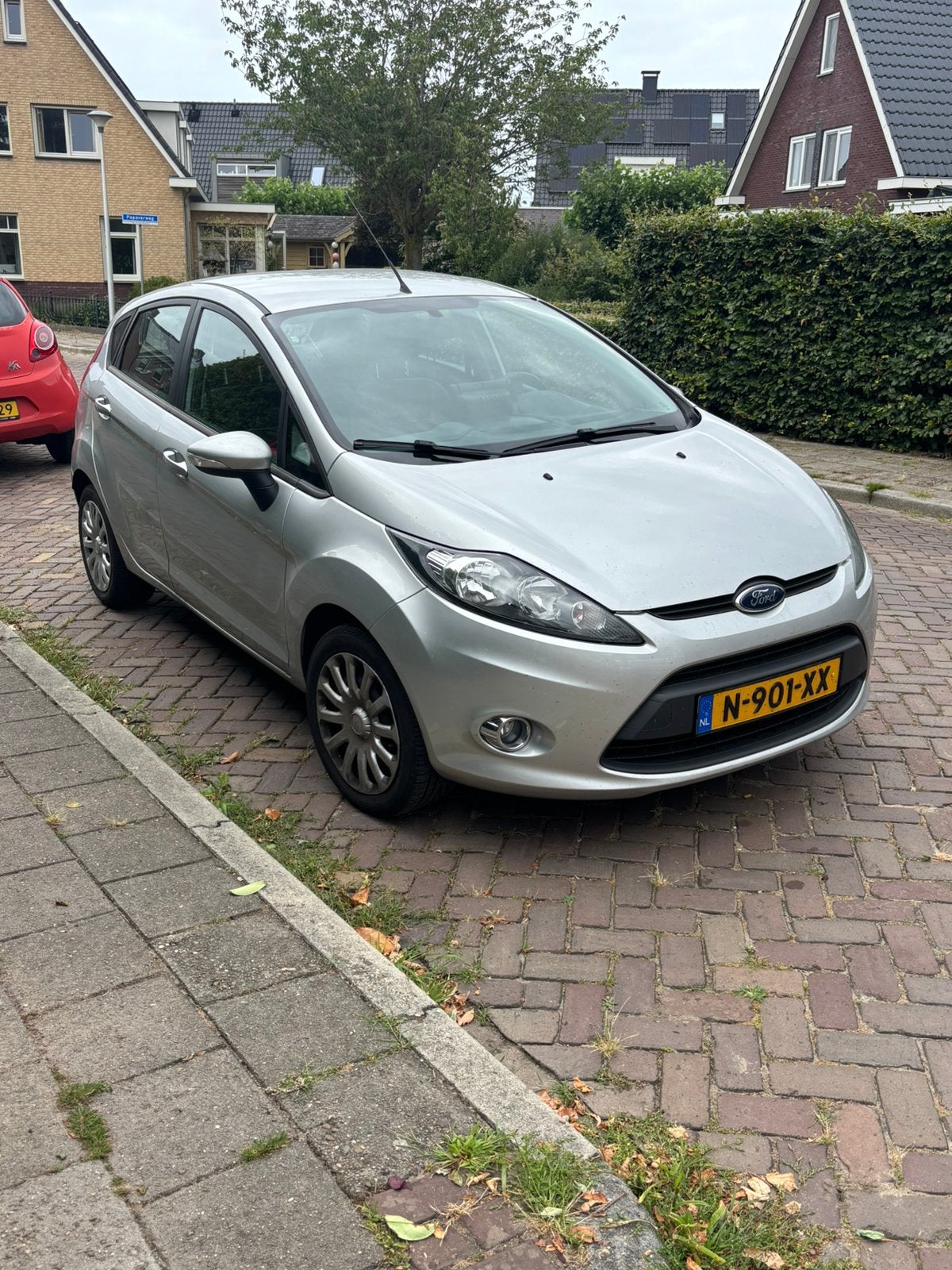 Ford Fiësta 1.25 60KW 5DR 2012 Grijs, Auto's, Voorwielaandrijving, Stof, 1242 cc, Overige kleuren