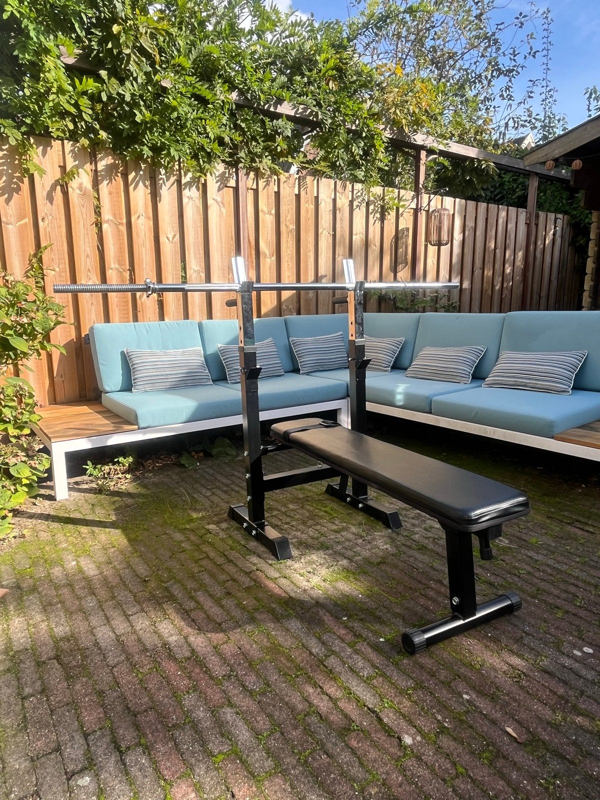 Benchpress bank met barbell&dumbells en gewichten, Ophalen, Krachtstation, Armen, Zo goed als nieuw